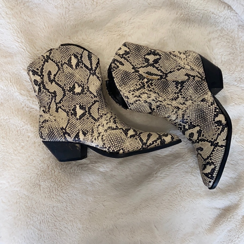 SNAKESKIN PRINT BOOTIES